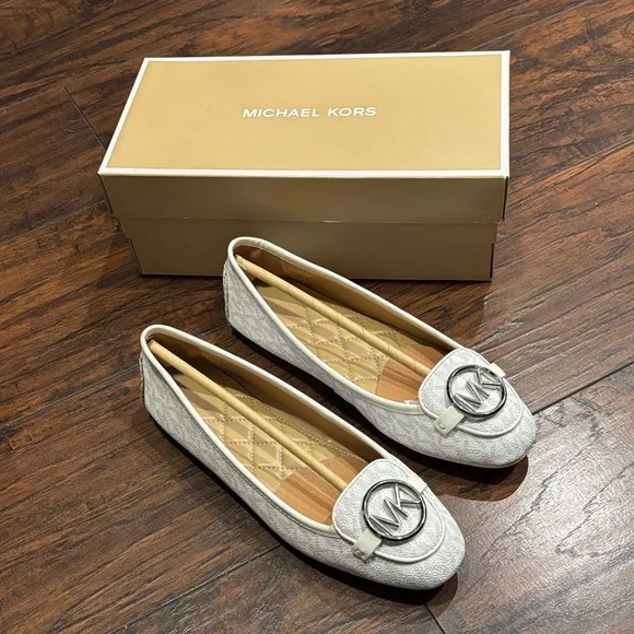 Michael Kors Vintage Lily Moccasins - Picture 3 of 8